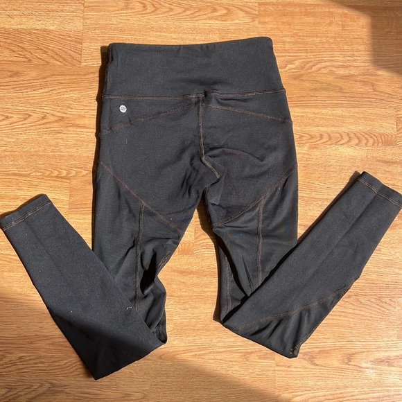 black leggings with mesh inserts - Picture 2 of 3